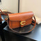 Minimalistisk Firkantet Læder Crossbody Taske med Messingspænde