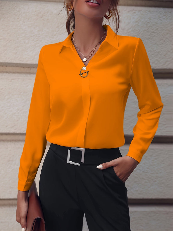 Dame Elegante Bluse med Dekorativ Lukning