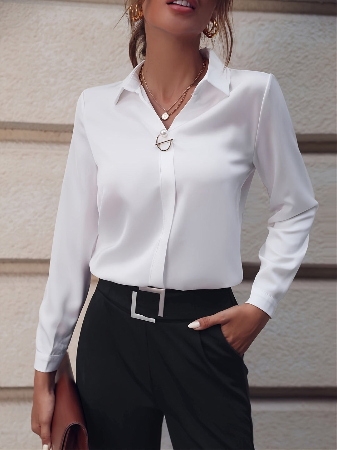 Dame Elegante Bluse med Dekorativ Lukning
