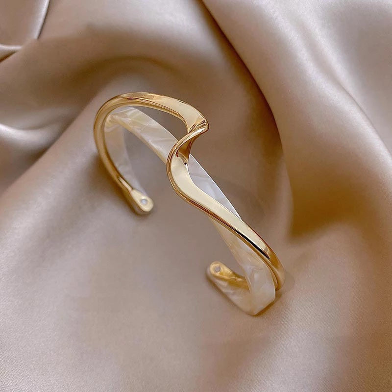 Elegant Hvid Opal-Armring