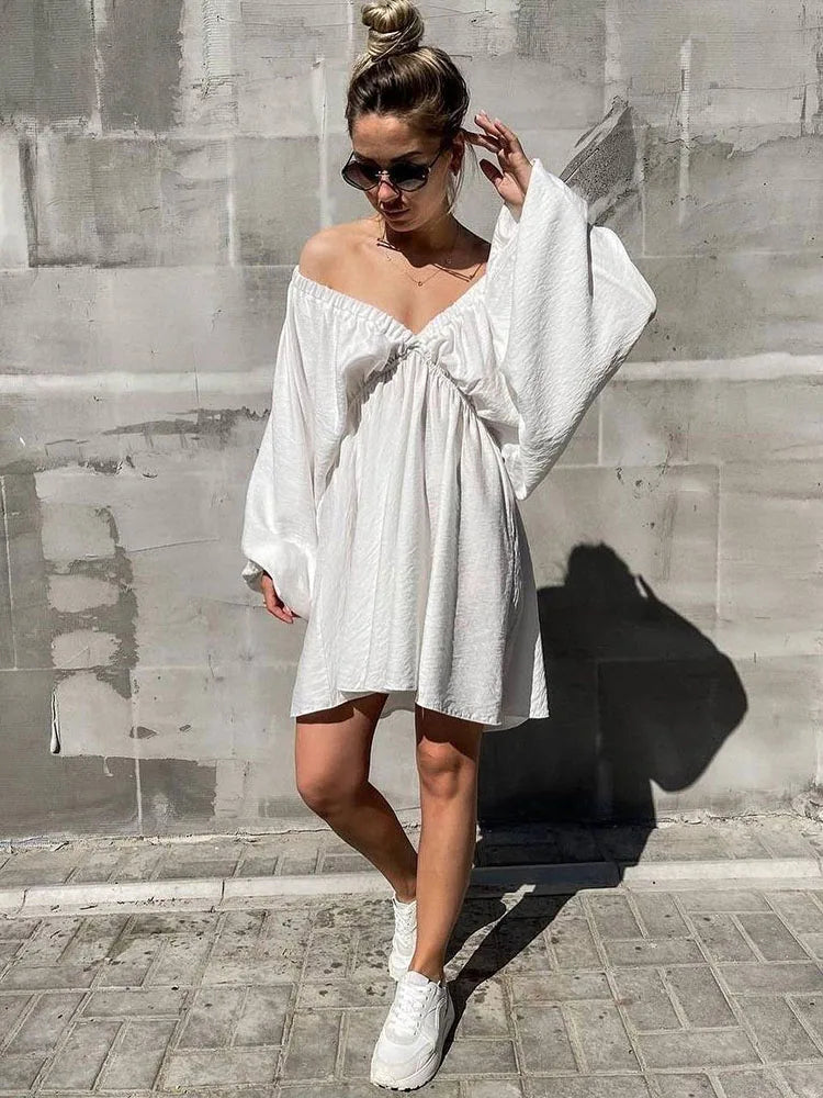 Vaenya | Boho Minikjole med Lange ærmer og V-Hals