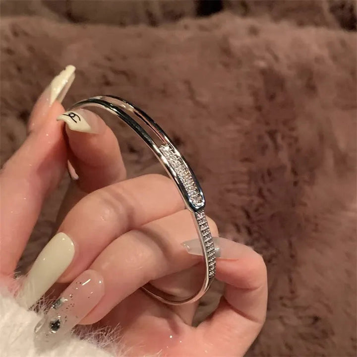 Åben Armring Armbånd med Funklende Accent