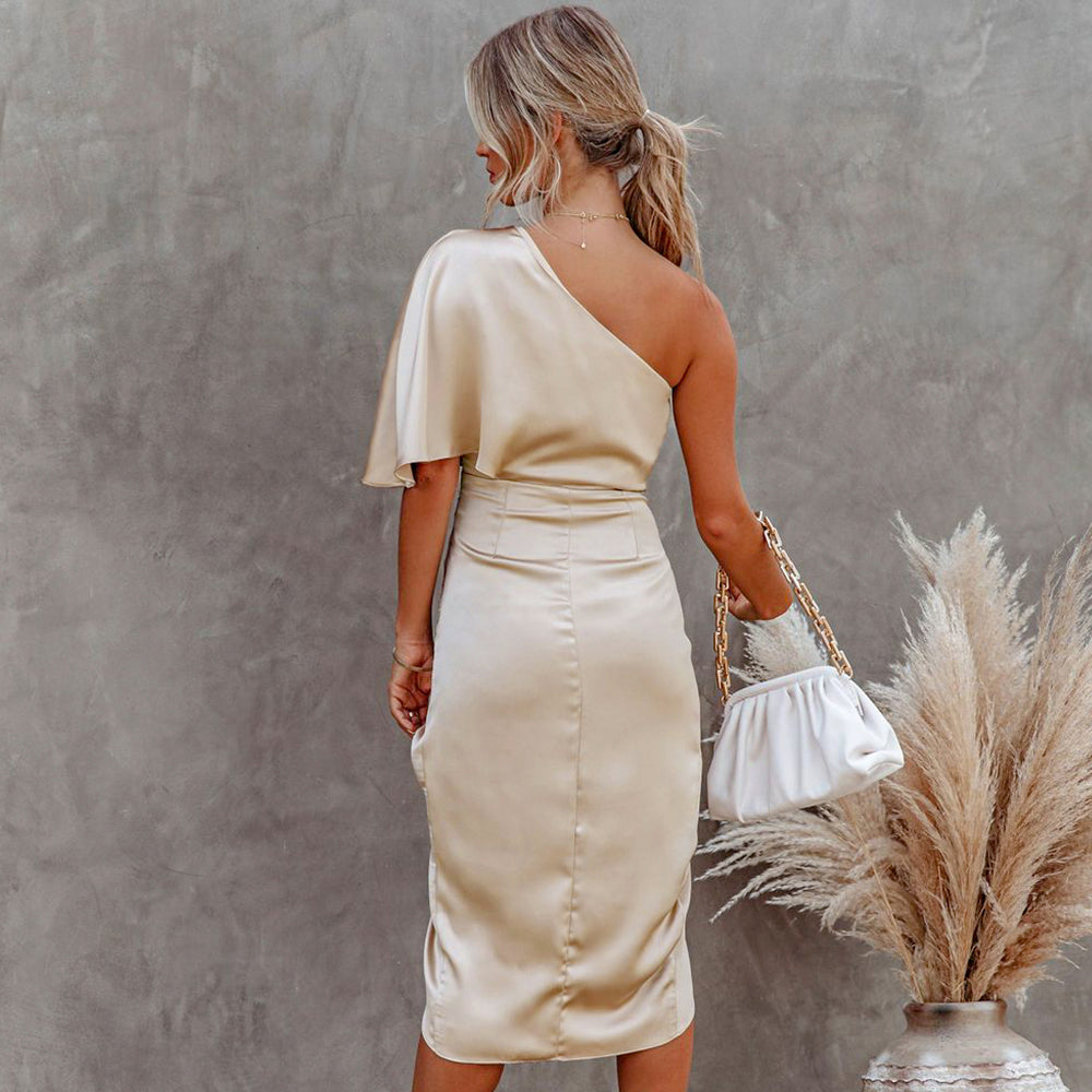 Ioanna | Asymmetrisk Aftenkjole med Elegante Slids