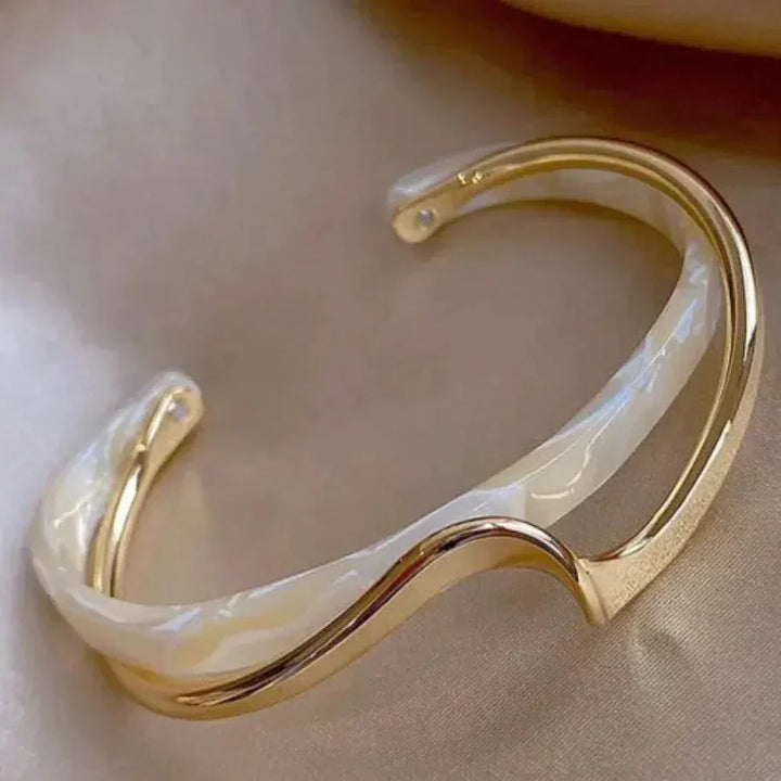 Elegant Hvid Opal-Armring